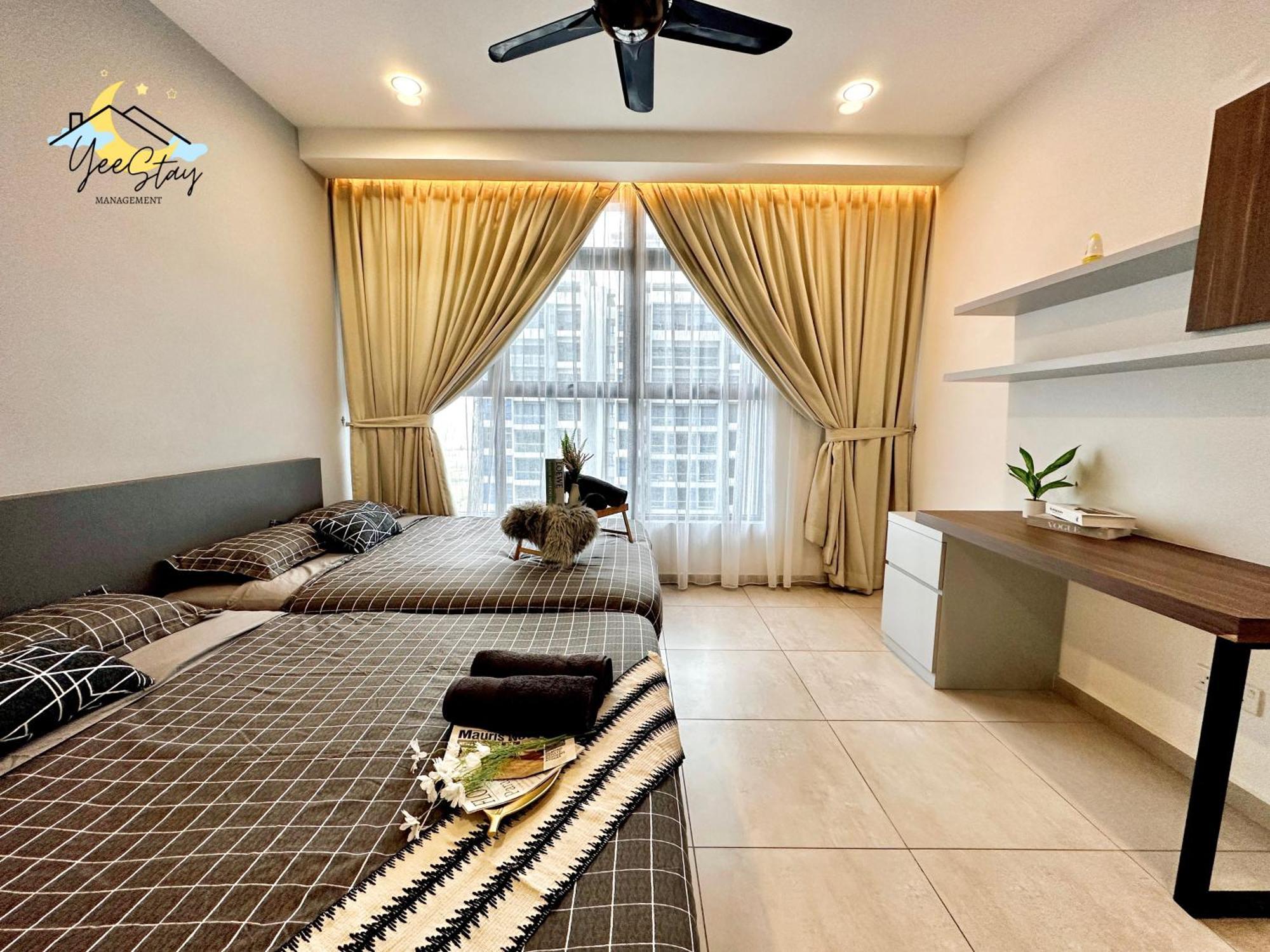 Atlantis 8-12pax/netflix/video Game/5min To Jonker *