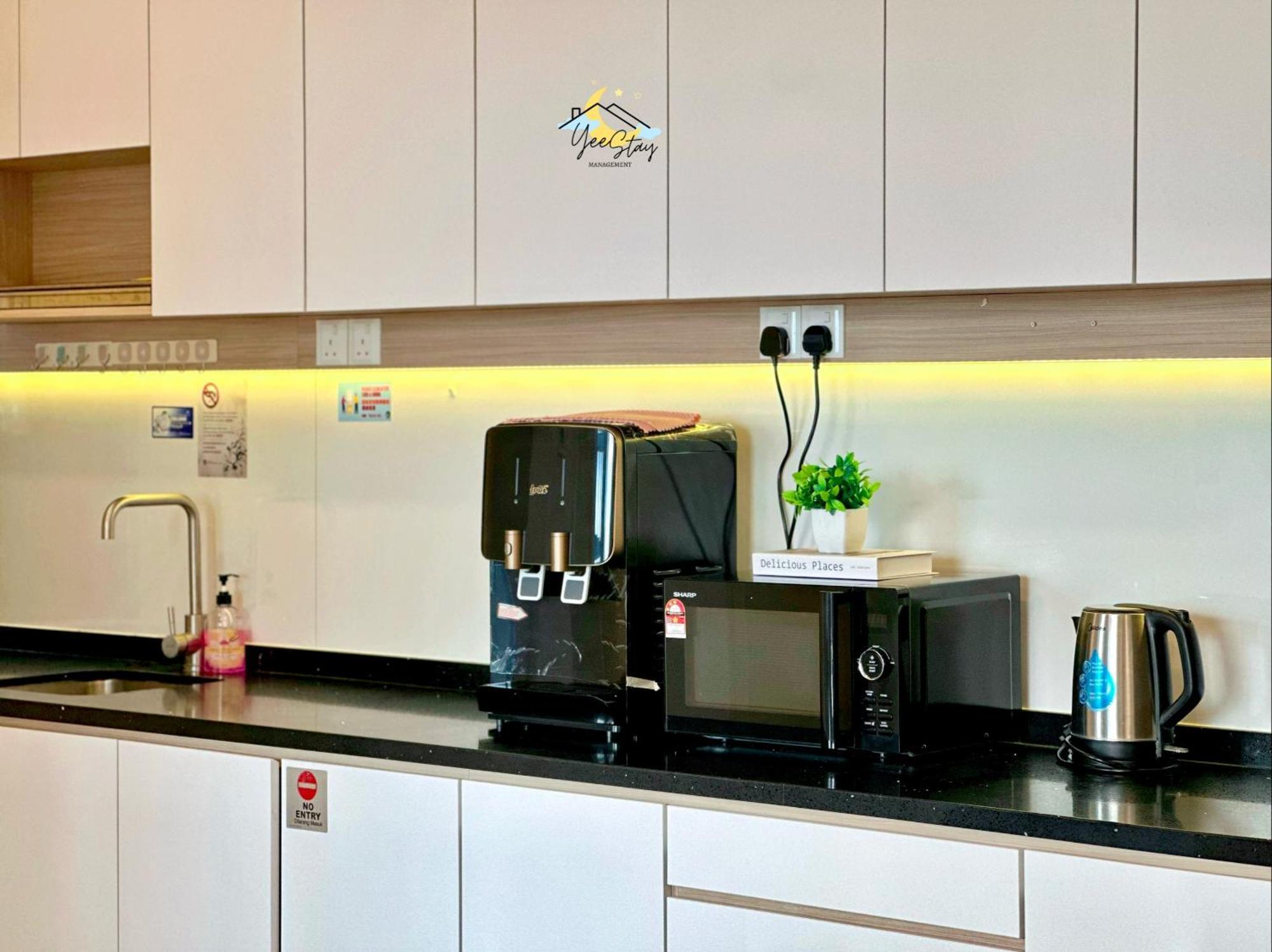 Atlantis 8-12pax/netflix/video Game/5min To Jonker Pangsapuri Malacca